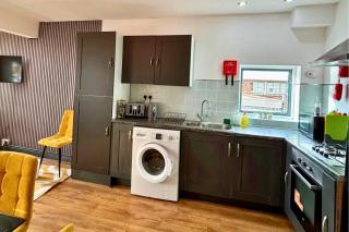 Spacious 3 Bedroom Flat in Birmingham - Sleeps 8 - 6