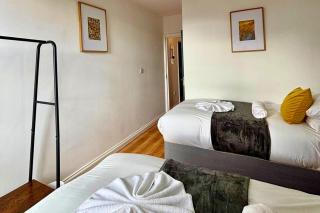 Spacious 3 Bedroom Flat in Birmingham - Sleeps 8 - 8