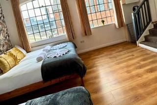 Spacious 3 Bedroom Flat in Birmingham - Sleeps 8 - 2