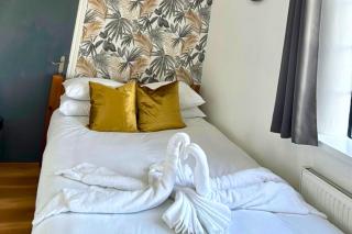 Spacious 3 Bedroom Flat in Birmingham - Sleeps 8 - 7