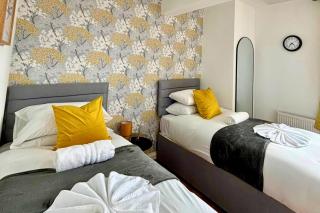 Spacious 3 Bedroom Flat in Birmingham - Sleeps 8 - 9