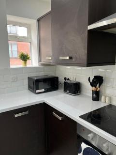 #58 Stylish and Central Sutton 2BR 2Bath - 8