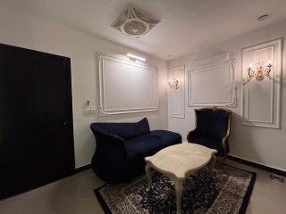 Cozy 1BHK with Balcony, Netflix & Starry Ceiling - 5