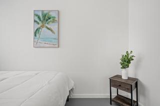 Otium Beach Walking Distance King Size Bed - 5