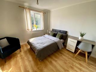 5 Bedroom Home in Central MK - 9