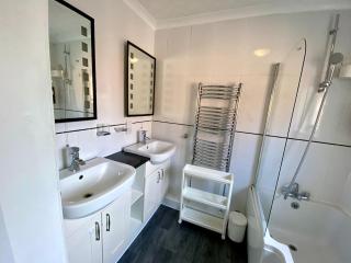 5 Bedroom Home in Central MK - 7