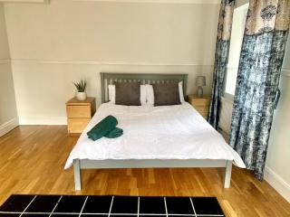5 Bedroom Home in Central MK - 5
