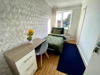 5 Bedroom Home in Central MK - 4