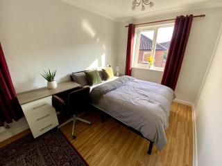 5 Bedroom Home in Central MK - 2