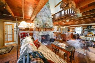 Cabin Vacation Rental about 8 Mi to Penn State! - 8