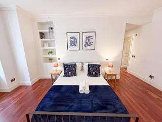 Modern 3-Bedroom Baker Street flat near Mayfair, Oxford Street & West End - 5
