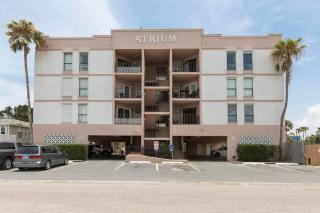 Walk to Beach House in Heart of Entertainment District - Atrium unit 102 - South Padre Island - 7