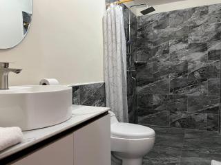 Exclusive Villa- 4 Bedrooms 4 bath - 8
