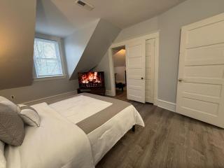Peaceful 1 BR Home with parking near hospital - 9
