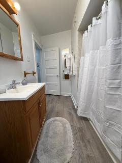 Peaceful 1 BR Home with parking near hospital - 4