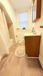 Peaceful 1 BR Home with parking near hospital - 1