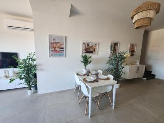 Duplex 1BR King Bed and1 Sofa Bed By the Pool - 4