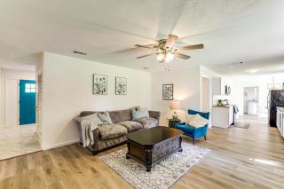 Near Shops and Eats Commuter-Friendly FWTX Home - 6