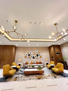 Luxe 1BR Condo - Near BGC & Venice Grand Canal - 1