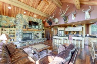 Ski-InandOut, Hot Tub Spacious Retreat in Whitefish - 7