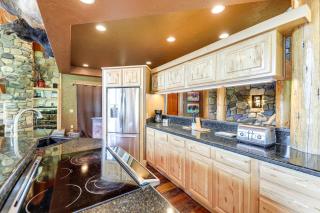 Ski-InandOut, Hot Tub Spacious Retreat in Whitefish - 4