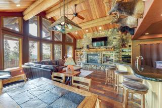 Ski-InandOut, Hot Tub Spacious Retreat in Whitefish - 2