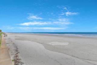 Beachfront Condo at Colony Beach Club - Ocean Views, Pool, Patio, Sleeps 4 - 6