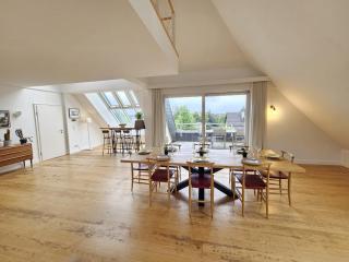 Luxurious 3BR Penthouse w terrace&parking - 3