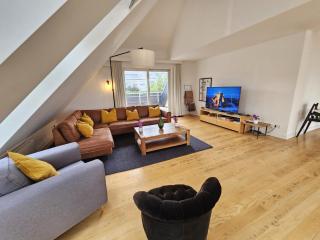 Luxurious 3BR Penthouse w terrace&parking - 0