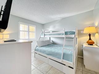 Ideal Family Friendly Beach Vacay, Beachfront and Steps to Flagler Ave - 6