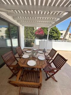 Spacious 1BDR Sea View & Pool - 1