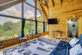 1 Mi to Dollywood Boujee Bear Cabin with Hot Tub! - 8