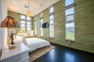 Hotel Narcissus - Room 6 - 7