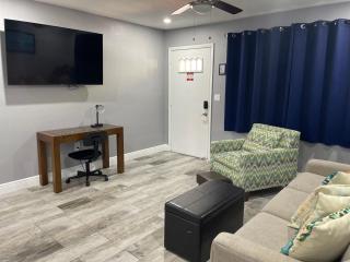 River Side Downtown 3 mins away!! - 6