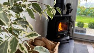 Romantic colonial lodge with hot tub - 5