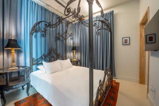 Hotel Narcissus - Room 2 - 8