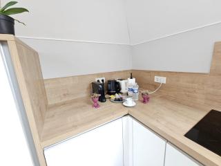 Homey 2BR Flat with parking - 4