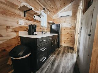 Cabin #4 Studio with Kitchenette - 4