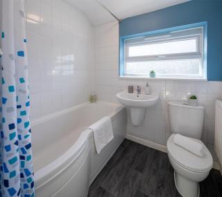Contractor & Group-3Bedrooms- By Fab Accommodation - 1