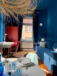 CLS Große City Altbau Wohnung für 4 Personen mit XXL Dusche, neues Bad, Dielen, Schlafsofa 160x200 mit 20cm Matratze, Smart TV & schnellem WLAN in Hildesheim Ost, Nähe HAWK, Uni, Bosch, Ostbahnhof, A7 - 9