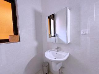 3-bedroom Spacious Munyonyo Home - 7