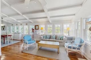 Sunny oceanfront home with balcony, full kitchen, central AC, & washer/dryer - 9