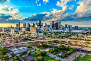 The Bayou Bungalow- 5 mins to downtown, 10 to NRG, Sleeps 12, Amazing backyard! - 5