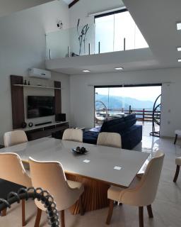 Casa de Alto Padrão com Vista para o Vale e Hidromassagem - 9