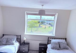 Spacious 3-Bed Contractor-Friendly Home - 1