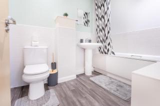 Etihad Stadium & Coop Live Stay, Free Parking, Garden & Easy Access into Central - 3