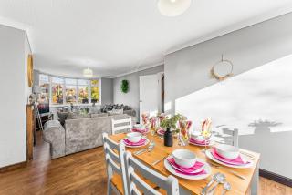Large 5 Bd House Long Stays Parking - 3
