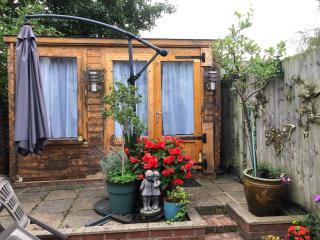 Centrally located in Canterbury - 7