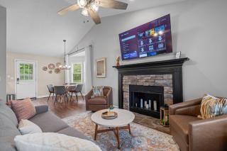 Relaxing 3-Bedroom Home Close to City Center - 5