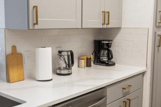 Bold & Bright Uptown Pad With Pool - 5